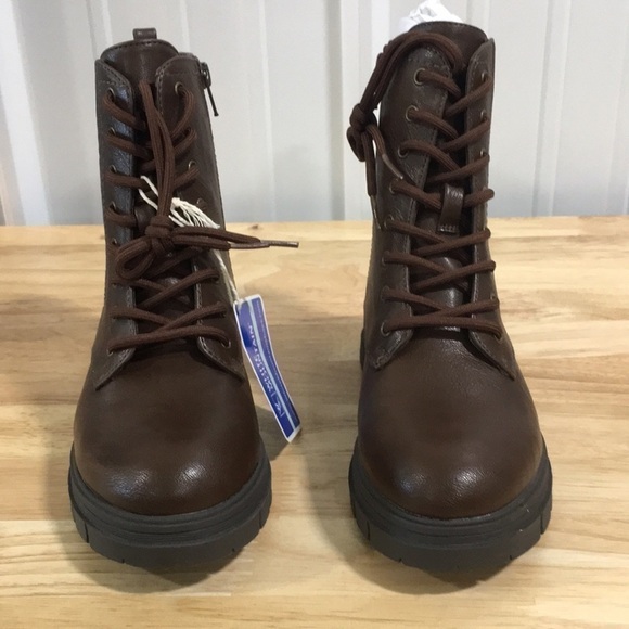 New WB Woman’s White Mountain Chevy DK Brown Smooth Boots - Picture 4 of 8